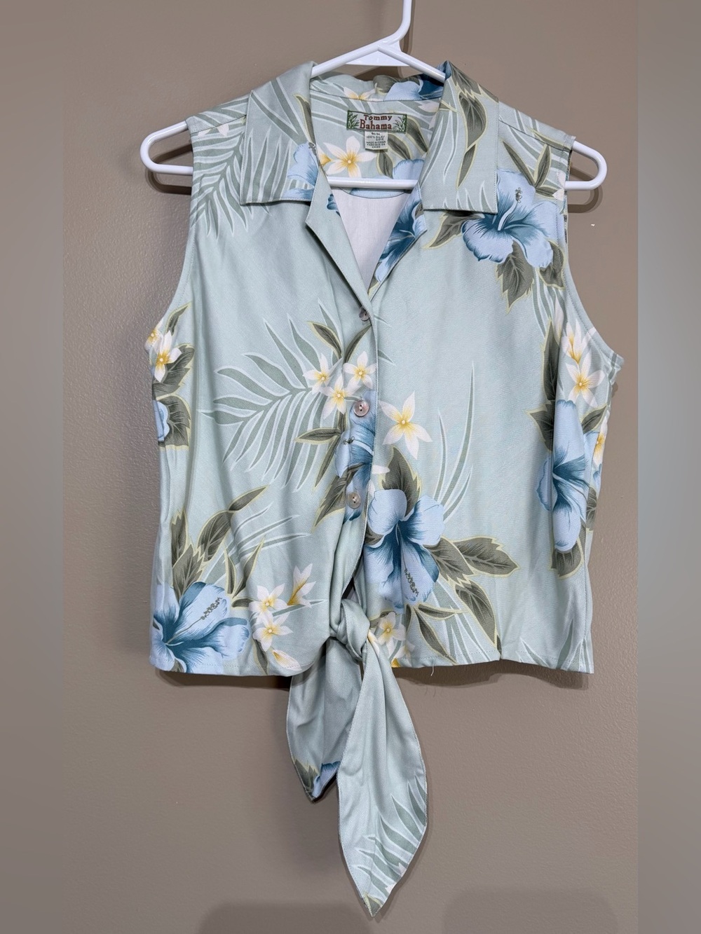 Vintage 90’s Tommy Bahama 100% Silk Tie Crop Button Down